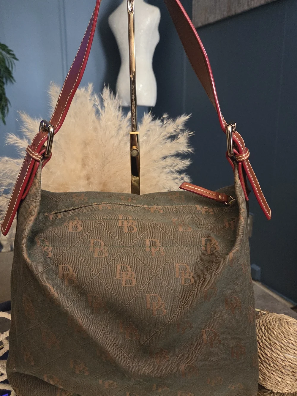 Dooney & Bourke good pre